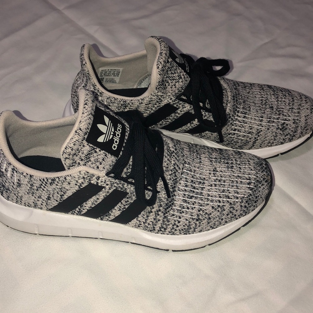 Adidas shoes (READ DESCRIPTION)